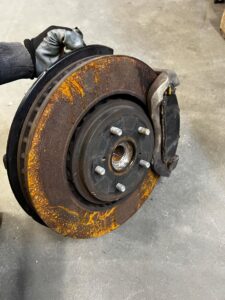 ZWROTNICA PIASTA TARCZA PRZÓD PRAWY TOYOTA RAV4 V 2.5 HYBRID