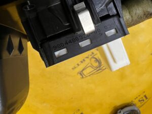 PANEL PRZYCISK PRZEŁĄCZNIK SZYBY DRZWI TYŁ PRAWY PEUGEOT 2008 II