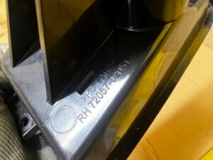 RĄCZKA SKŁADANIA OPARCIA KANAPY TYŁ PRAWY TOYOTA AURIS II