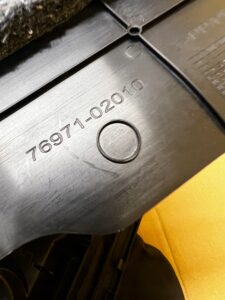 OSŁONA POKRYWA AKUMULATORA BATERII TOYOTA AURIS II 1.8 HYBRID