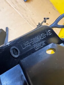 MOCOWANIE UCHWYT POSZYCIA OSŁONY SŁUPKA A PRZÓD LEWY FORD ESCAPE MK4