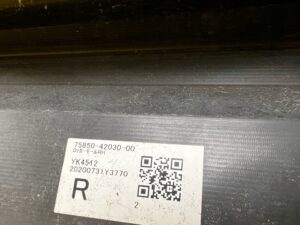 OSŁONA LISTWA PROGU PROGOWA PRÓG PRAWY PRAWA TOYOTA RAV4 V