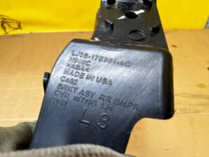 KOMPLET ŚLIZG MOCOWANIE WSPORNIK ZDERZAKA TYŁ PRAWY LEWY FORD ESCAPE MK4