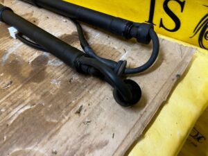 KOMPLET SIŁOWNIKI ELEKTRYCZNE KLAPY TYŁ BAGAŻNIKA TOYOTA RAV4 V