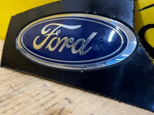 ZNACZEK LOGO EMBLEMAT ZDERZAKA PRZÓD FORD KUGA MK3 ESCAPE MK4