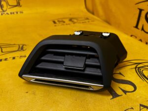 KRATKA NAWIEWU DESKI KONSOLI PRZÓD PRAWA PRAWY PEUGEOT 2008 II