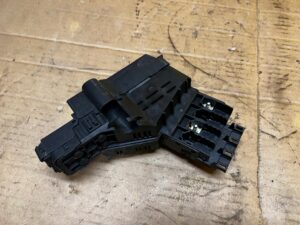 BEZPIECZNIK KLEMA SKRZYNKA BEZPIECZNIKÓW MODUŁ MERCEDES GL X166