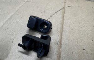 2 X UCHWYT HACZYK WIESZAK MOCOWANIE BAGAŻNIKA TOYOTA AURIS II