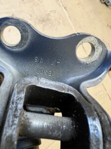 KOMPLET ZAWIASY DRZWI PRZÓD PRAWY TOYOTA AURIS II