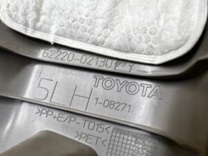 POSZYCIE OSŁONA OBUDOWA SŁUPKA PRZÓD A LEWY TOYOTA AURIS II