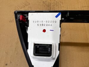 LISTWA OZDOBNA DEKOR RAMKA DESKI KONSOLI RADIA TOYOTA AURIS II LIFT EU