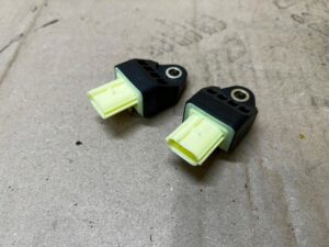 KOMPLET CZUJNIK UDERZENIA UDERZENIOWY TOYOTA AURIS II