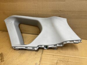 POSZYCIE OSŁONA OBUDOWA SŁUPKA C TYŁ PRAWY TOYOTA AURIS II HB