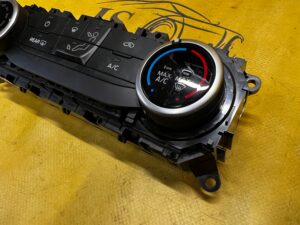 PANEL PRZEŁĄCZNIK NAWIEWU KLIMATYZACJI FORD ESCAPE MK4 KUGA MK3