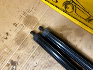 KOMPLET SIŁOWNIKI ELEKTRYCZNE KLAPY TYŁ BAGAŻNIKA TOYOTA RAV4 V