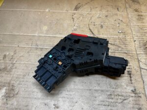 BEZPIECZNIK KLEMA SKRZYNKA BEZPIECZNIKÓW MODUŁ MERCEDES GL X166