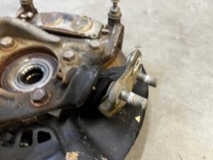 ZWROTNICA PIASTA TARCZA PRZÓD LEWY TOYOTA RAV4 V 2.5 HYBRID