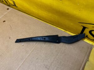 ZAKOŃCZENIE OSŁONA LISTWA PODSZYBIA LEWA FORD ESCAPE MK4 KUGA MK3