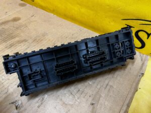 SKRZYNKA BEZPIECZNIKÓW MERCEDES GL X166