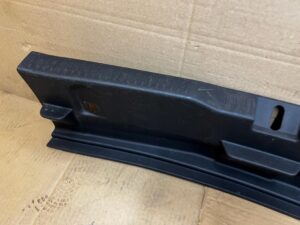 LISTWA OSŁONA PROGU BAGAŻNIKA PASA TYŁ TYLNEGO TOYOTA AURIS II HB