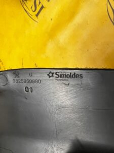 OSŁONA ZAŚLEPKA KONSOLI DESKI LEWA PEUGEOT 2008 II EU