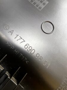 POSZYCIE OSŁONA SŁUPKA ŚRODKOWEGO B PRAWY MERCEDES A W177