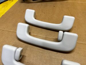 KOMPLET RĄCZKI UCHWYTY PODSUFITKI FORD ESCAPE MK4 KUGA MK3