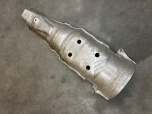 BLACHA OSŁONA TERMICZNA TOYOTA AURIS II 1.8 HYBRID