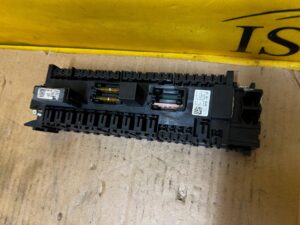 SKRZYNKA BEZPIECZNIKÓW MERCEDES GL X166