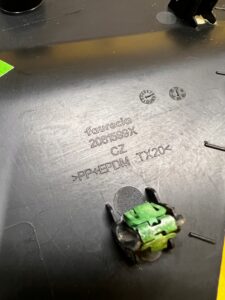 OSŁONA PLASTIK ZAŚLEPKA BMW 1 F40