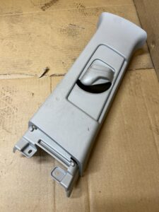 POSZYCIE OSŁONA SŁUPKA ŚRODKOWEGO B LEWY LEWA TOYOTA AURIS II