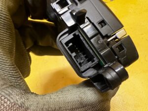 PANEL PRZEŁĄCZNIK KIEROWNICY PRAWY FORD ESCAPE MK4