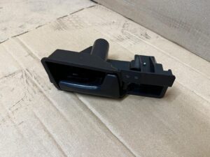 RĄCZKA SKŁADANIA OPARCIA KANAPY TYŁ PRAWY TOYOTA AURIS II