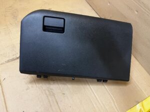 SCHOWEK PASAŻERA DESKI KONSOLI PRAWY TOYOTA AURIS II