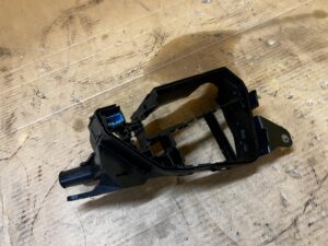 OBUDOWA PODSTAWA SKRZYNKA BEZPIECZNIKÓW TOYOTA RAV4 V