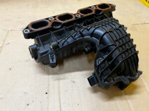 KOLEKTOR SSĄCY TOYOTA AURIS II 1.8 HYBRID