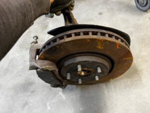 ZWROTNICA PIASTA TARCZA PRZÓD LEWY TOYOTA RAV4 V 2.5 HYBRID