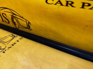 LISTWA ZGARNIAJĄCA USZCZELKA SZYBY DRZWI TYŁ LEWY FORD ESCAPE MK4