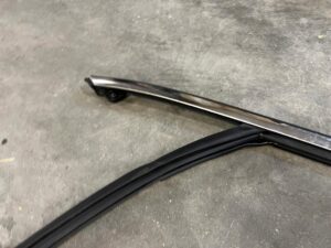 RAMKA USZCZELKA DRZWI PRZÓD LEWY FORD ESCAPE MK4