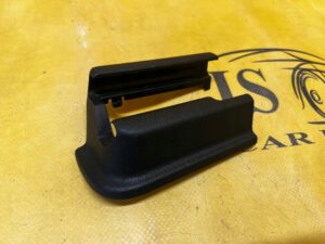 OSŁONA PROWADNICY SZYNY FOTELA PRZÓD PRAWY MERCEDES A W177