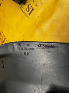 OSŁONA ZAŚLEPKA KONSOLI DESKI LEWA PEUGEOT 2008 II EU