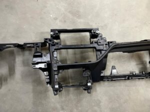 STELAŻ DOLNY DESKI KOKPITU DESKA KONSOLA DOLNA DÓŁ TOYOTA AURIS II EU