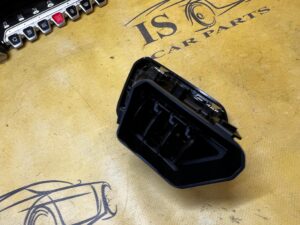 KRATKA NAWIEWU DESKI KONSOLI PRZÓD PRAWA PRAWY PEUGEOT 2008 II