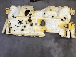 WYGŁUSZENIE WYKŁADZINA ŚCIANY GRODZIOWEJ TOYOTA AURIS II 1.8 HYBRID EU