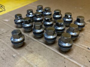 KOMPLET NAKRĘTKI DO KÓŁ 5 SZT RANGE ROVER LAND ROVER