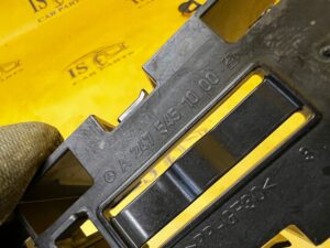 UCHWYT MOCOWANIE AKUMULATORA MERCEDES A W177