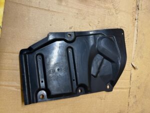 PŁYTA OSŁONA PODWOZIA SILNIKA PRZÓD LEWY LEWA TOYOTA AURIS II