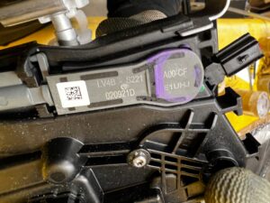 ZAMEK DRZWI PRZÓD LEWY FORD ESCAPE MK4