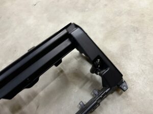 STELAŻ DOLNY DESKI KOKPITU DESKA KONSOLA DOLNA DÓŁ TOYOTA AURIS II EU