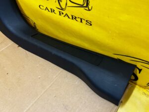 PLASTIK OSŁONA PROGU SŁUPKA A PRZÓD PRAWY FORD ESCAPE MK4